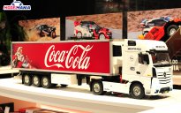 Zdalnie sterowana ciężarówka świąteczna Coca-Cola z podświetlaną reklamą