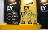 Nagrody i puchary dla najszybszych zawodników EY RACE