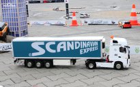 Ciągnik siodłowy z naczepą Scandinavia Express